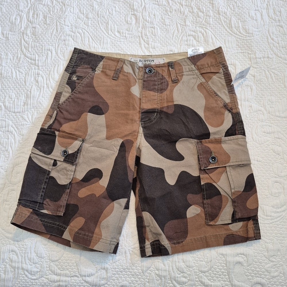 Burton men's size 30 mountain camo cargo shorts NEW